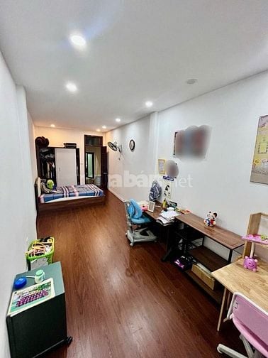 Bán nhà DT 40m2, 4 tầng phố Hoàng Hoa Thám, gần trường chợ, kinh doanh