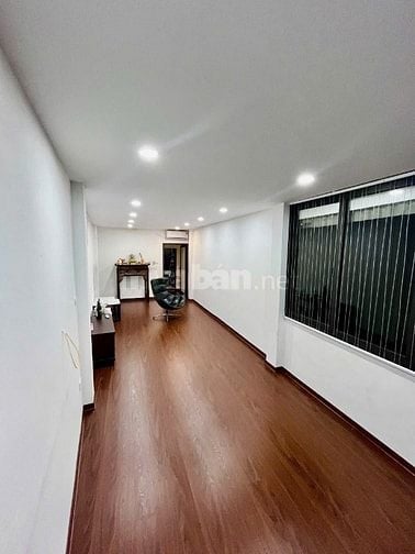 Bán nhà DT 40m2, 4 tầng phố Hoàng Hoa Thám, gần trường chợ, kinh doanh