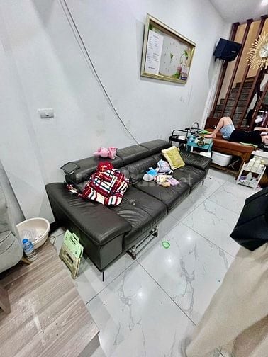 Bán nhà DT 40m2, 4 tầng phố Hoàng Hoa Thám, gần trường chợ, kinh doanh