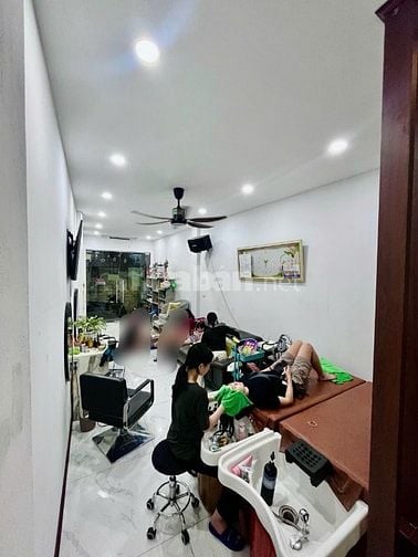 Bán nhà DT 40m2, 4 tầng phố Hoàng Hoa Thám, gần trường chợ, kinh doanh