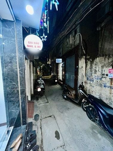 Bán nhà DT 40m2, 4 tầng phố Hoàng Hoa Thám, gần trường chợ, kinh doanh