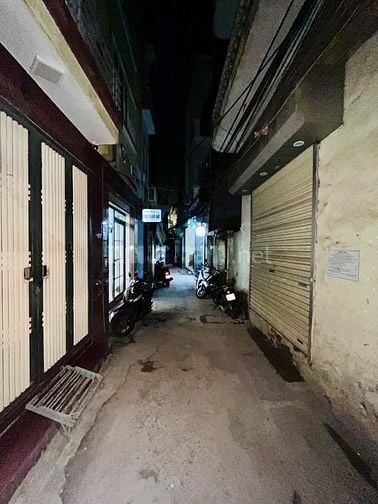 Bán nhà DT 40m2, 4 tầng phố Hoàng Hoa Thám, gần trường chợ, kinh doanh