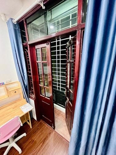 Bán nhà DT 40m2, 4 tầng phố Hoàng Hoa Thám, gần trường chợ, kinh doanh