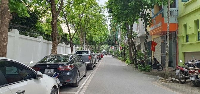  Bán nhà đẹp phố Phạm Tuấn Tài, DT 62 m2, 7 tầng thang máy, phân lô, ô