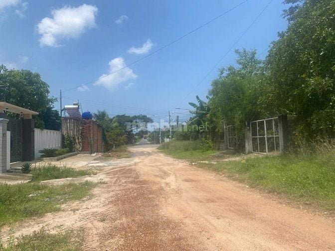 Căn Nhà Mặt Tiền Trung Tâm LaGi 336m2 Giá Cực Tốt Ra Biển 15 Phút