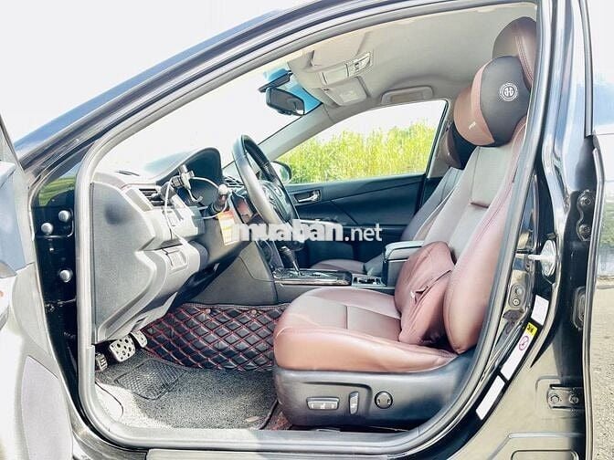 Chính chủ bán Toyota Camry 2.5Q - Form mới