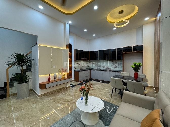 3lầu, full nội thất cao cấp, xách vali vào ở, Khu Thời Trang Lê Văn ỹ 