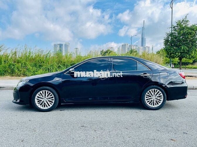 Chính chủ bán Toyota Camry 2.5Q - Form mới