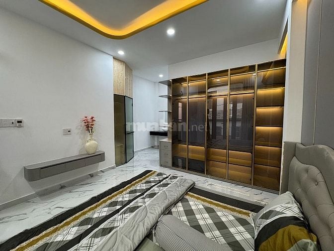 3lầu, full nội thất cao cấp, xách vali vào ở, Khu Thời Trang Lê Văn ỹ 