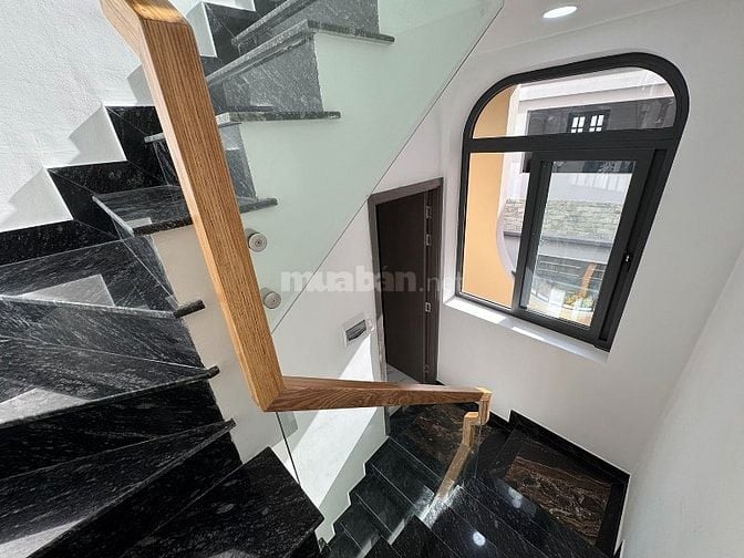 3lầu, full nội thất cao cấp, xách vali vào ở, Khu Thời Trang Lê Văn ỹ 