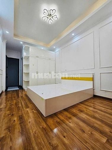 Bán nhà 5 tầng tại Yên Lộ, 5,35 tỷ, 33m2,  nhà rất gần ô tô đỗ tránh.