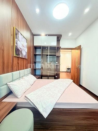 6 Tầng Thang máy DT 50 m2 MT 6 m  giá 15 Tỷ 