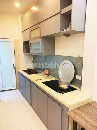 Bán nhà 5 tầng tại Yên Lộ, 5,35 tỷ, 33m2,  nhà rất gần ô tô đỗ tránh.