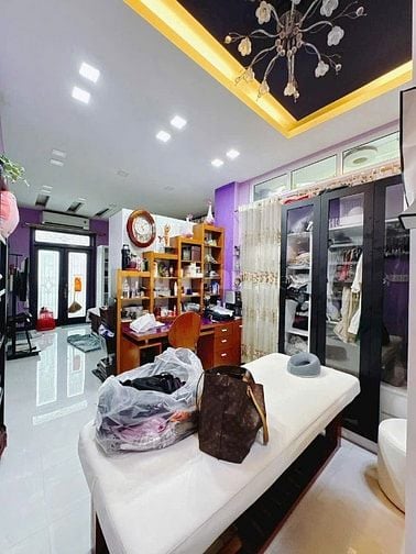 BÁN NHÀ Q4 ĐẸP XE TĂNG VÀO NHÀ MẶT TIỀN ĐƯỜNG SỐ XE TẢI 8M 5 TẤM ĐÚC B