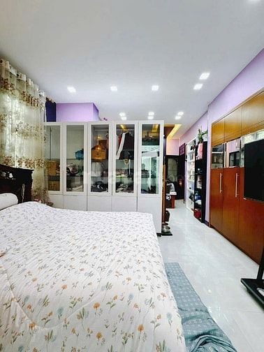 BÁN NHÀ Q4 ĐẸP XE TĂNG VÀO NHÀ MẶT TIỀN ĐƯỜNG SỐ XE TẢI 8M 5 TẤM ĐÚC B