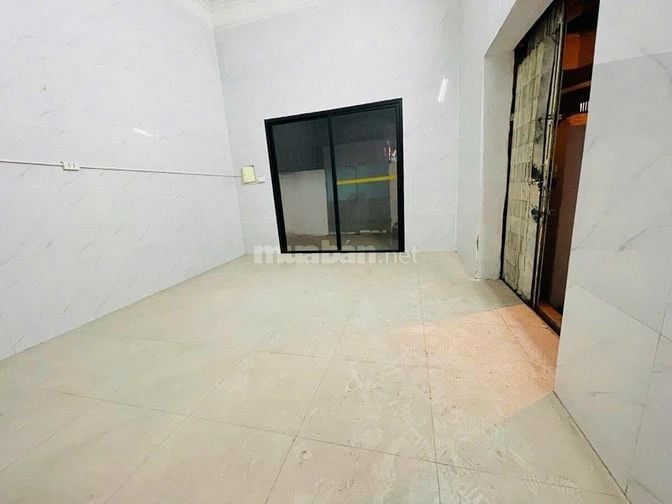 Cần bán gấp nhà Hoàng Hoa Thám, DT 39m, MT 4m, giá 6.8 tỷ