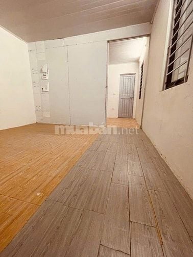 Cần bán gấp nhà Hoàng Hoa Thám, DT 39m, MT 4m, giá 6.8 tỷ