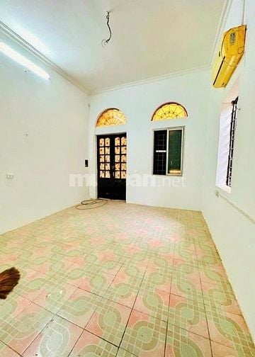 Cần bán gấp nhà Hoàng Hoa Thám, DT 39m, MT 4m, giá 6.8 tỷ