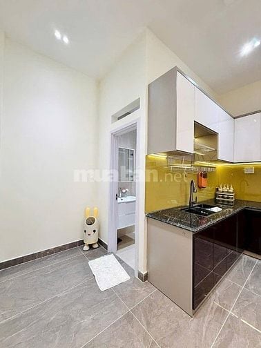 Đi nước ngoài định cư bán gấp nhà ở đường Phan Văn Trị, phường 1, Gò V
