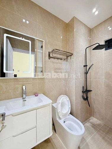 Đi nước ngoài định cư bán gấp nhà ở đường Phan Văn Trị, phường 1, Gò V