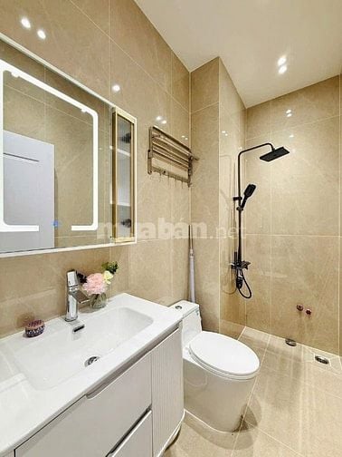Đi nước ngoài định cư bán gấp nhà ở đường Phan Văn Trị, phường 1, Gò V