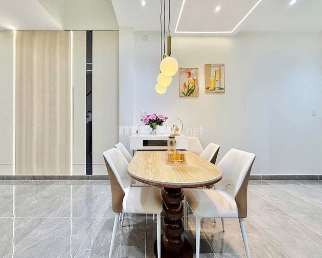 Đi nước ngoài định cư bán gấp nhà ở đường Phan Văn Trị, phường 1, Gò V