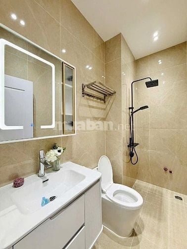 Đi nước ngoài định cư bán gấp nhà ở đường Phan Văn Trị, phường 1, Gò V