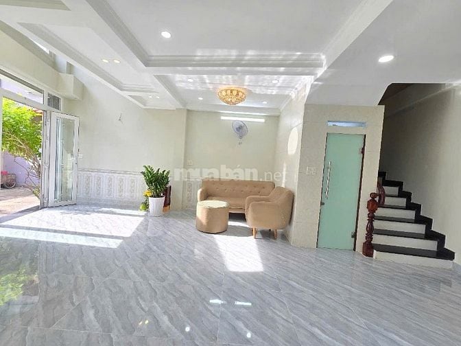 Hẻm Thẳng 8m (cách MT 1 căn), DT: 5.3mx9m, 5 tầng, Giá: 7.99 tỷ