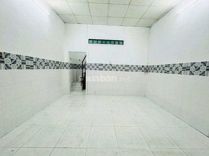 Bán nhà ngay sau chợ Tân Bình, đường Bùi Thế Mỹ, 4x6m, 1 lầu, 2tỷ8