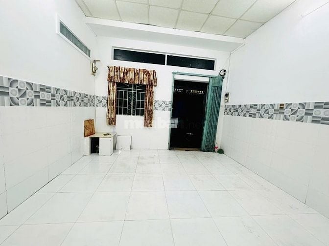 Bán nhà ngay sau chợ Tân Bình, đường Bùi Thế Mỹ, 4x6m, 1 lầu, 2tỷ8