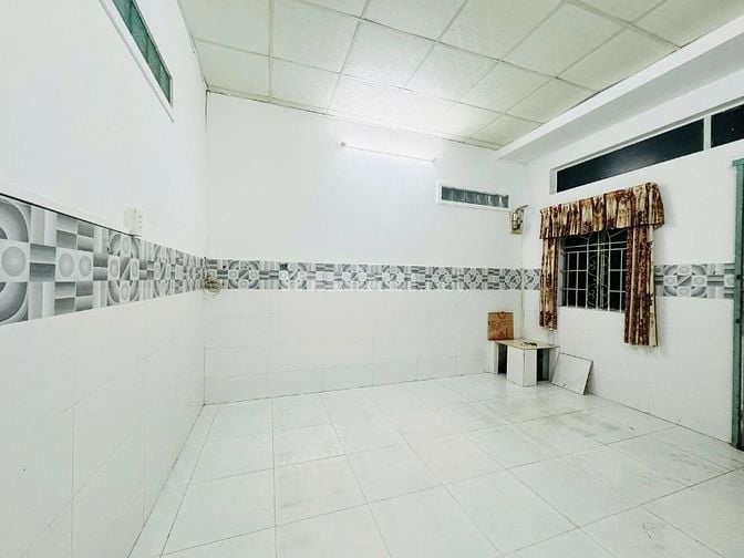 Bán nhà ngay sau chợ Tân Bình, đường Bùi Thế Mỹ, 4x6m, 1 lầu, 2tỷ8