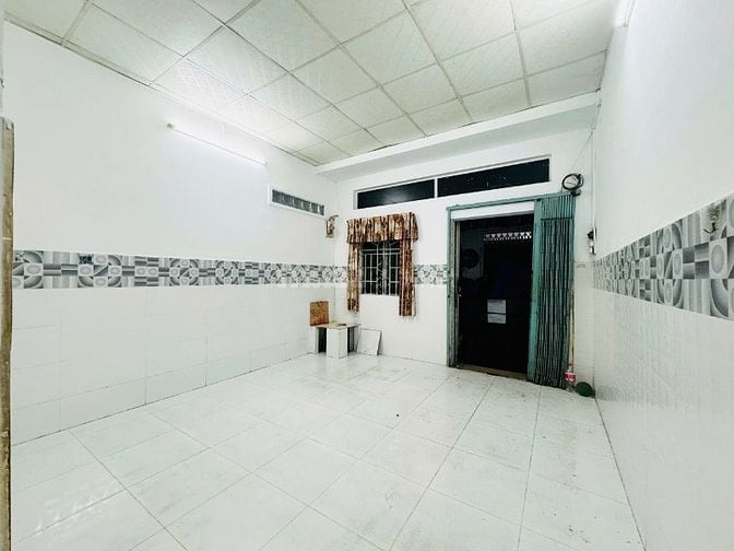 Bán nhà ngay sau chợ Tân Bình, đường Bùi Thế Mỹ, 4x6m, 1 lầu, 2tỷ8