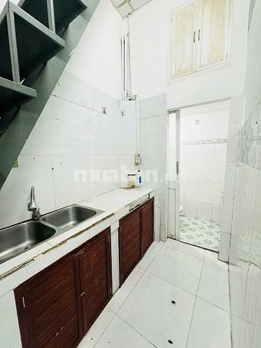 Bán nhà ngay sau chợ Tân Bình, đường Bùi Thế Mỹ, 4x6m, 1 lầu, 2tỷ8