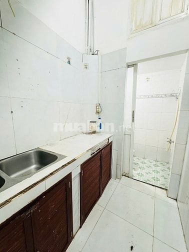 Bán nhà ngay sau chợ Tân Bình, đường Bùi Thế Mỹ, 4x6m, 1 lầu, 2tỷ8