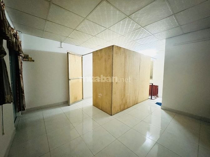 Bán nhà ngay sau chợ Tân Bình, đường Bùi Thế Mỹ, 4x6m, 1 lầu, 2tỷ8