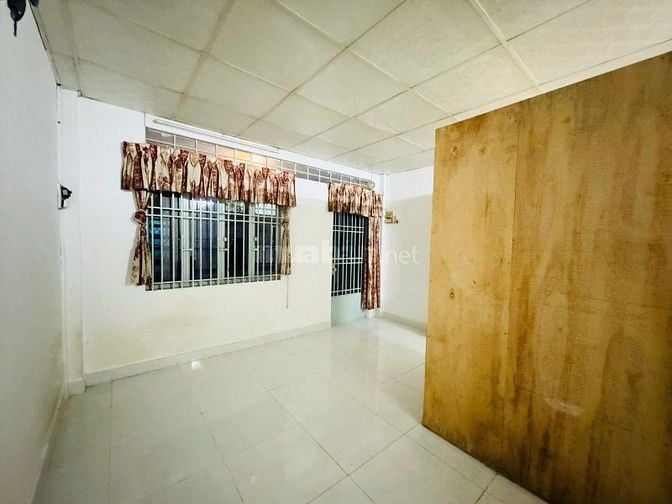 Bán nhà ngay sau chợ Tân Bình, đường Bùi Thế Mỹ, 4x6m, 1 lầu, 2tỷ8