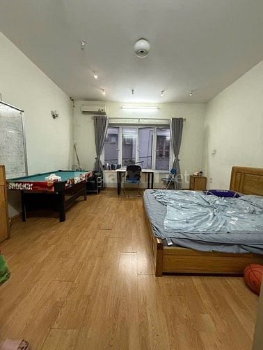 Bán nhà Huỳnh Thúc Kháng, 70m2, nhà dân xây, ngõ ô tô, phân lô