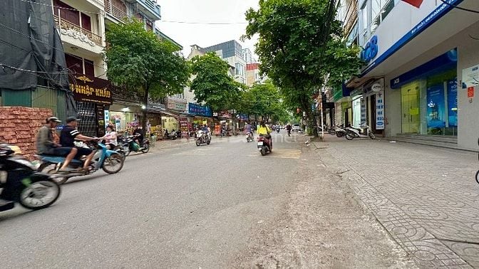 Nhà số 10 Mặt phố Chính Đền Lừ 2 - Ngã ba Nhà Thi đấu. MB57m2, Lô góc