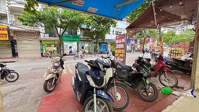 Nhà số 10 Mặt phố Chính Đền Lừ 2 - Ngã ba Nhà Thi đấu. MB57m2, Lô góc