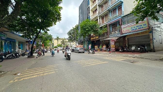 Nhà số 10 Mặt phố Chính Đền Lừ 2 - Ngã ba Nhà Thi đấu. MB57m2, Lô góc