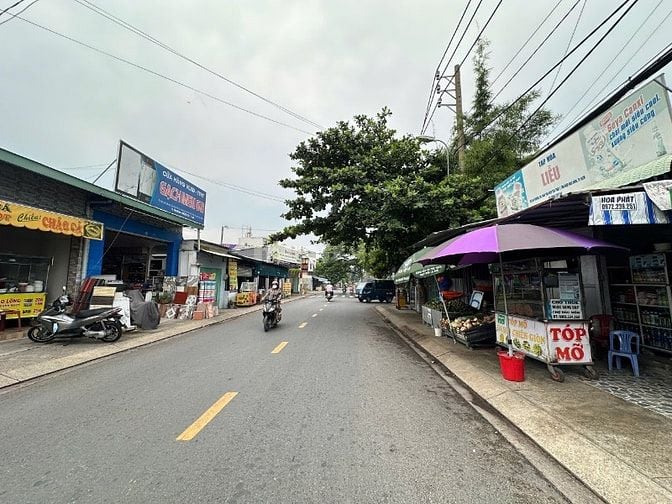 Nhà mặt tiền 216m2, đường thị trấn Tân Hiệp, Hóc Môn đang cho thuê 