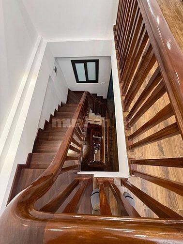 Cần bán siêu phẩm Nguyễn Khang 32m2, 5T, ô tô đỗ cửa, gần phố, giá chố