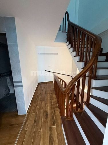 Cần bán siêu phẩm Nguyễn Khang 32m2, 5T, ô tô đỗ cửa, gần phố, giá chố
