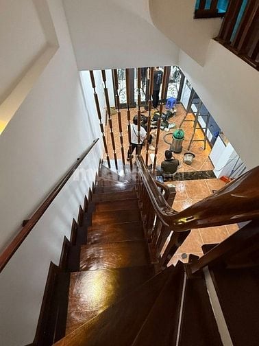 Cần bán siêu phẩm Nguyễn Khang 32m2, 5T, ô tô đỗ cửa, gần phố, giá chố