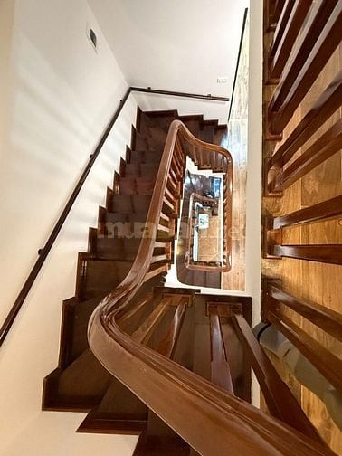 Cần bán siêu phẩm Nguyễn Khang 32m2, 5T, ô tô đỗ cửa, gần phố, giá chố