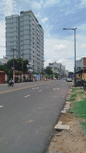 Nhà mặt tiền kế bên nhà ga T3 Tân Sơn nhất 