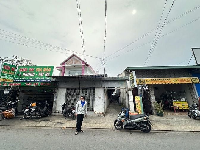 Nhà mặt tiền 216m2, đường thị trấn Tân Hiệp, Hóc Môn đang cho thuê 