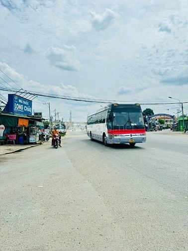 Bán nhà mặt tiền gần chợ Bình Chánh, 5x16m, 1 Trệt 2 Lầu, Sàn 252m2