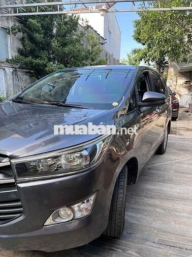 Toyota Innova 2018 2.0E - 300 km