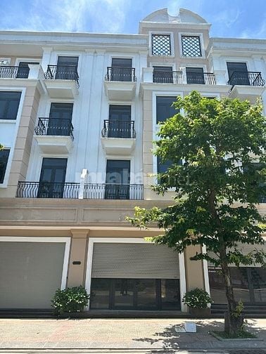 Bán incom shophouse Royal park